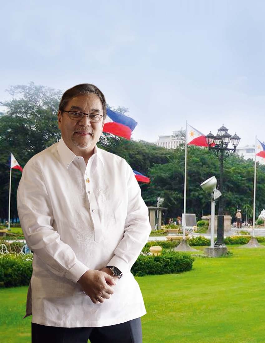 Photo of Ramon Jimenez in front of Rizal Park Monument