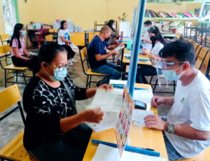 LANDBANK Sagay Branch facilitates the account opening of unbanked Philippine Identification System (PhilSys) registrants at a registration center in Sagay City, Negros Occidental on June 2, 2021.
